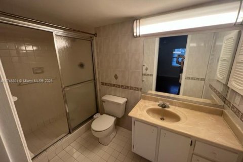 Купить кондоминиум в Пемброк-Пайнс, Флорида 2 спальни, 96.99м2, № 1702283 - фото 24