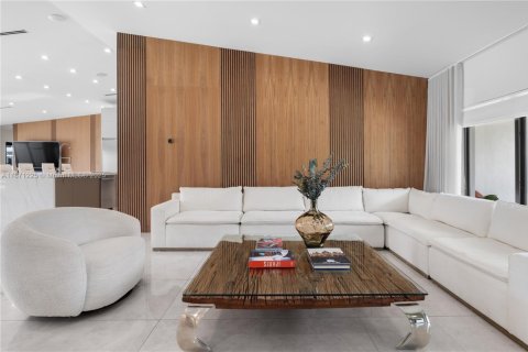 Купить виллу или дом в Норт-Майами-Бич, Флорида 4 спальни, 272.95м2, № 1923097 - фото 16