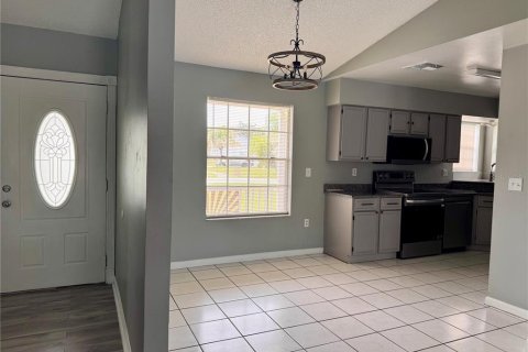 House in Kissimmee, Florida 3 bedrooms, 145.11 sq.m. № 2211279 - photo 2