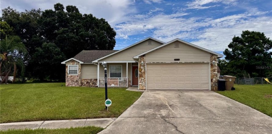 House in Kissimmee, Florida 3 bedrooms, 145.11 sq.m. № 2211279