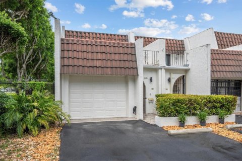 Townhouse in Miami, Florida 2 bedrooms, 165.37 sq.m. № 1891657 - photo 1