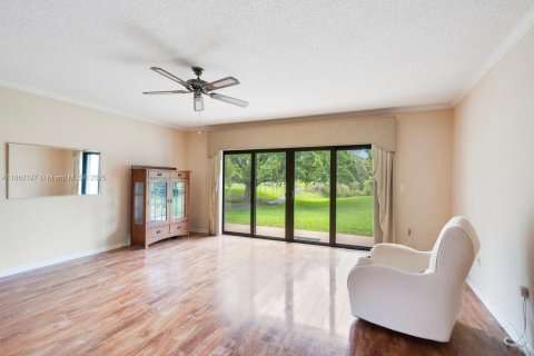 Townhouse in Miami, Florida 2 bedrooms, 165.37 sq.m. № 1891657 - photo 11