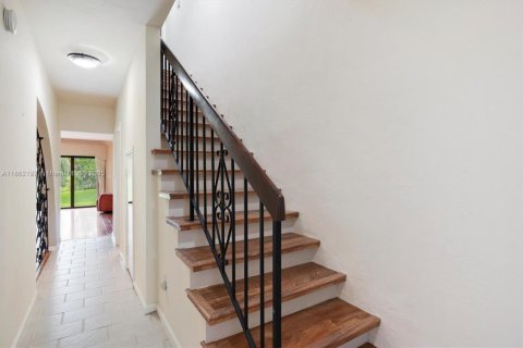 Townhouse in Miami, Florida 2 bedrooms, 165.37 sq.m. № 1891657 - photo 12