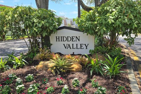 Townhouse in Miami, Florida 2 bedrooms, 165.37 sq.m. № 1891657 - photo 30