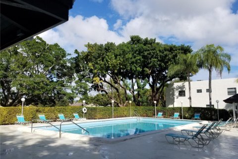 Townhouse in Miami, Florida 2 bedrooms, 165.37 sq.m. № 1891657 - photo 27