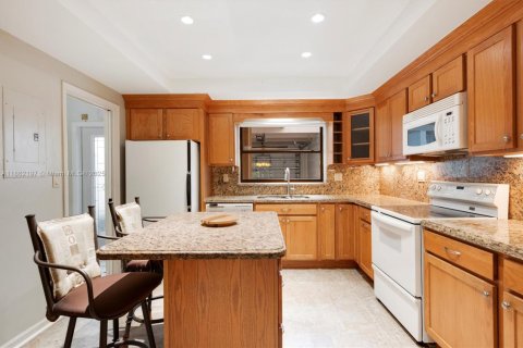 Townhouse in Miami, Florida 2 bedrooms, 165.37 sq.m. № 1891657 - photo 6