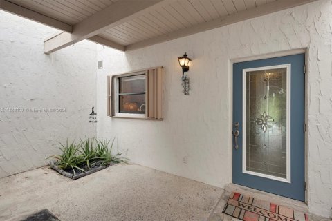 Townhouse in Miami, Florida 2 bedrooms, 165.37 sq.m. № 1891657 - photo 4