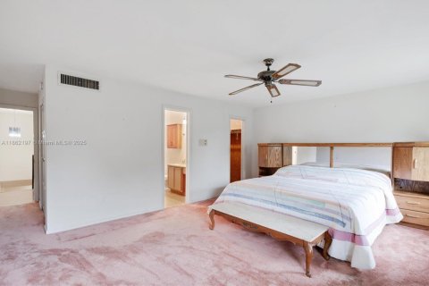 Townhouse in Miami, Florida 2 bedrooms, 165.37 sq.m. № 1891657 - photo 15