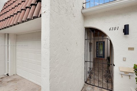Townhouse in Miami, Florida 2 bedrooms, 165.37 sq.m. № 1891657 - photo 3