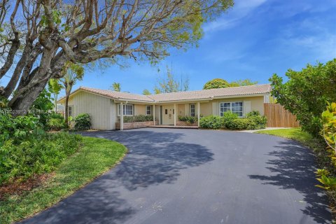 House in Miami, Florida 5 bedrooms, 200.2 sq.m. № 2076298
