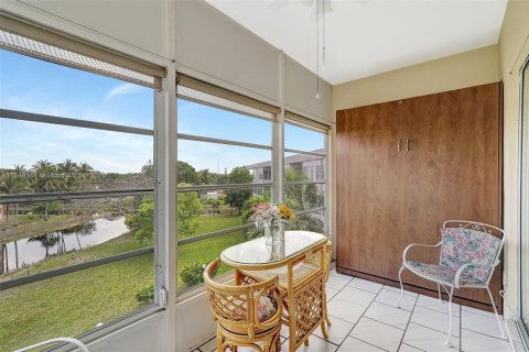 Condo in Lauderdale Lakes, Florida, 1 bedroom  № 1850844 - photo 3
