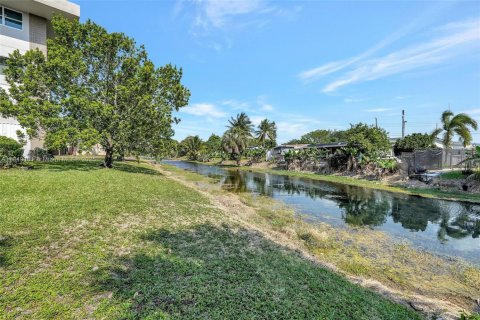 Condo in Lauderdale Lakes, Florida, 1 bedroom  № 1850844 - photo 6