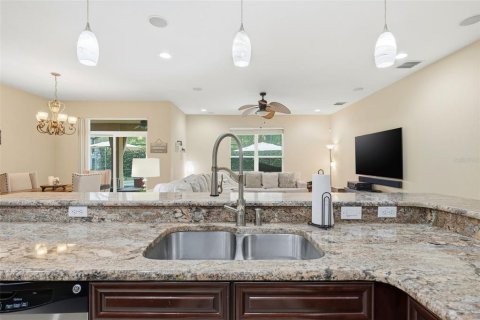 Casa en venta en Apopka, Florida, 4 dormitorios, 284.93 m2 № 2223558 - foto 14