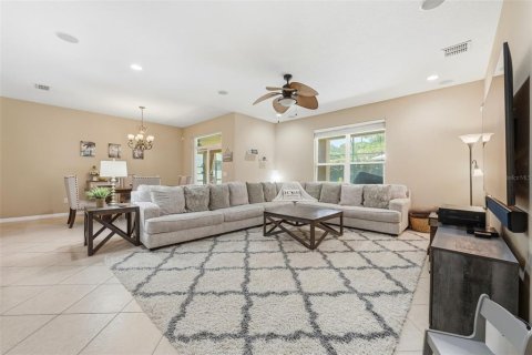 Casa en venta en Apopka, Florida, 4 dormitorios, 284.93 m2 № 2223558 - foto 16
