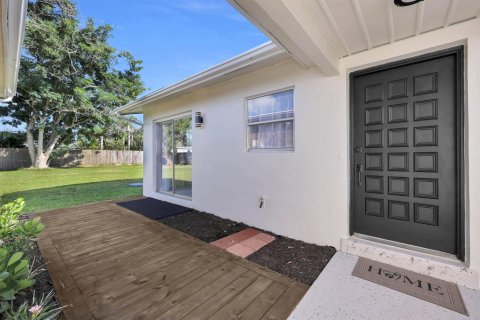 Casa en venta en Port St. Lucie, Florida, 2 dormitorios, 100.33 m2 № 2422355 - foto 2