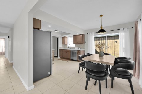 Casa en venta en Port St. Lucie, Florida, 2 dormitorios, 100.33 m2 № 2422355 - foto 13