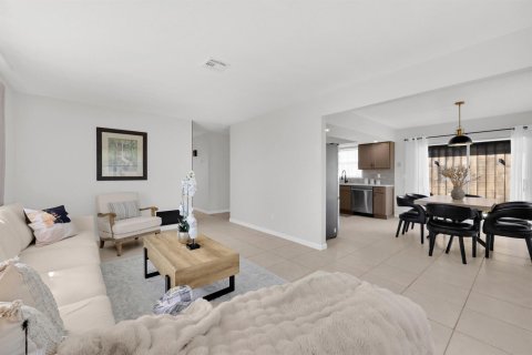 Casa en venta en Port St. Lucie, Florida, 2 dormitorios, 100.33 m2 № 2422355 - foto 12