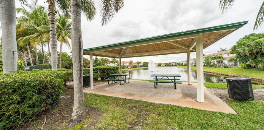Townhouse in Riviera Beach, Florida 3 bedrooms, 134.43 sq.m. № 932601