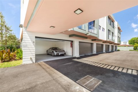 Купить таунхаус в Майами, Флорида 3 спальни, 211.26м2, № 2050599 - фото 6