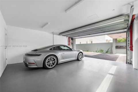 Купить таунхаус в Майами, Флорида 3 спальни, 211.26м2, № 2050599 - фото 24