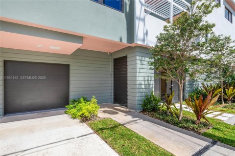 Купить таунхаус в Майами, Флорида 3 спальни, 211.26м2, № 2050599 - фото 28