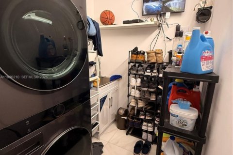 Villa ou maison à louer à Miami, Floride: 3 chambres, 147.81 m2 № 1994253 - photo 8