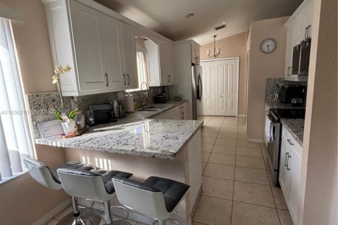 Villa ou maison à louer à Miami, Floride: 3 chambres, 147.81 m2 № 1994253 - photo 5