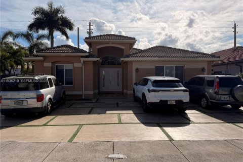 Villa ou maison à louer à Miami, Floride: 3 chambres, 147.81 m2 № 1994253 - photo 1