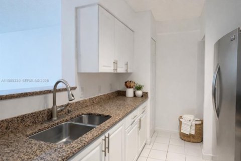 Купить кондоминиум в Майами, Флорида 1 спальня, 70.61м2, № 2065574 - фото 11