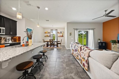 House in Grand Island, Florida 3 bedrooms, 147.99 sq.m. № 1827996 - photo 6