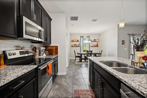 House in Grand Island, Florida 3 bedrooms, 147.99 sq.m. № 1827996 - photo 8