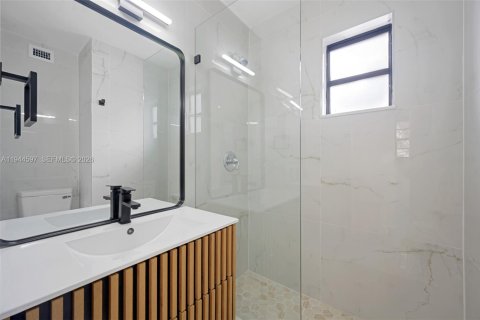 House in Miami, Florida 3 bedrooms, 96.43 sq.m. № 2001104 - photo 17