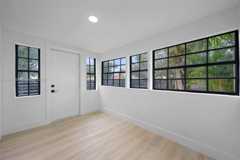 House in Miami, Florida 3 bedrooms, 96.43 sq.m. № 2001104 - photo 14