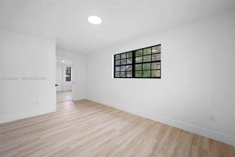 House in Miami, Florida 3 bedrooms, 96.43 sq.m. № 2001104 - photo 16