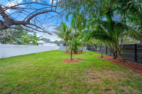 House in Miami, Florida 3 bedrooms, 96.43 sq.m. № 2001104 - photo 26