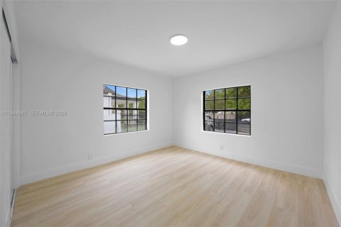 House in Miami, Florida 3 bedrooms, 96.43 sq.m. № 2001104 - photo 18
