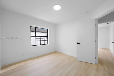 House in Miami, Florida 3 bedrooms, 96.43 sq.m. № 2001104 - photo 22