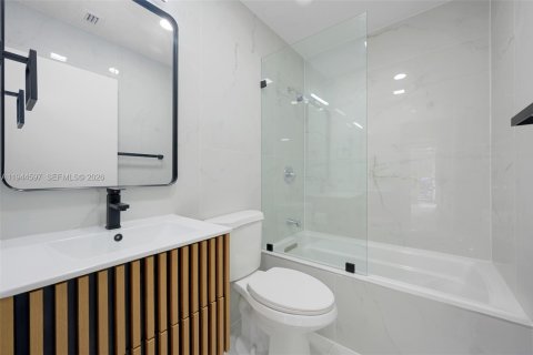 House in Miami, Florida 3 bedrooms, 96.43 sq.m. № 2001104 - photo 20