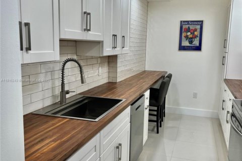 Condominio en venta en Hollywood, Florida, 1 dormitorio, 78.41 m2 № 1937740 - foto 2