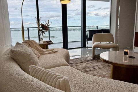 Apartment in Miami, Florida 3 bedrooms, 162.58 sq.m. № 2246831