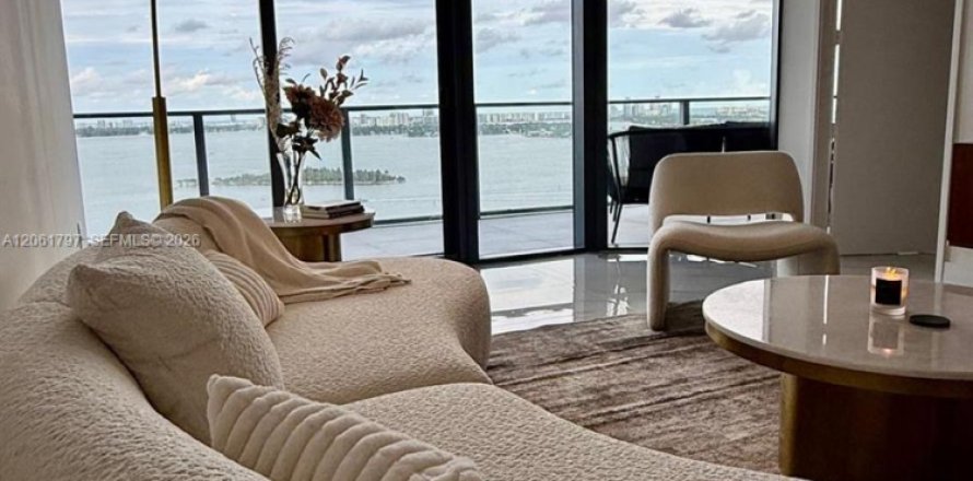 Apartment in Miami, Florida 3 bedrooms, 162.58 sq.m. № 2246831