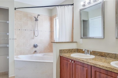 Adosado en venta en West Miami, Florida, 3 dormitorios, 161.19 m2 № 2045905 - foto 7