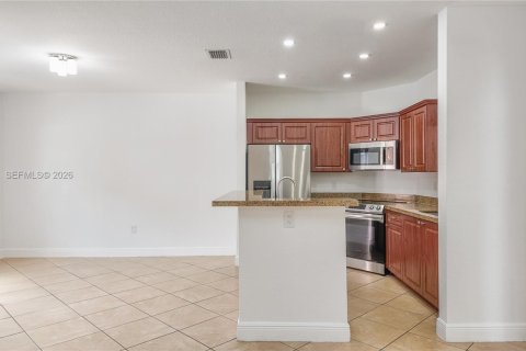 Adosado en venta en West Miami, Florida, 3 dormitorios, 161.19 m2 № 2045905 - foto 3