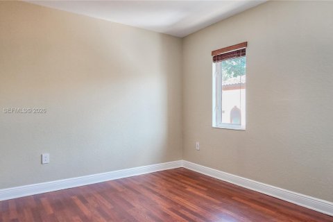 Adosado en venta en West Miami, Florida, 3 dormitorios, 161.19 m2 № 2045905 - foto 9