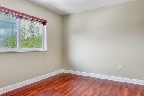 Adosado en venta en West Miami, Florida, 3 dormitorios, 161.19 m2 № 2045905 - foto 8