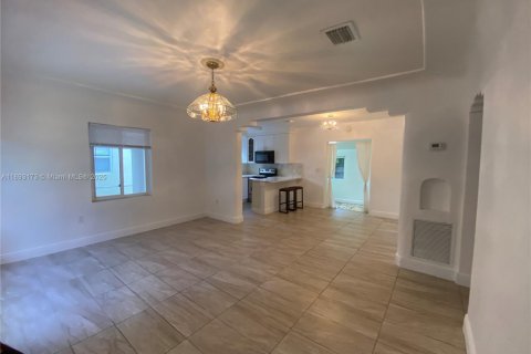 House in Miami, Florida 2 bedrooms, 80.27 sq.m. № 1946785 - photo 4