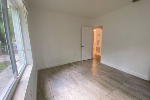House in Miami, Florida 2 bedrooms, 80.27 sq.m. № 1946785 - photo 7