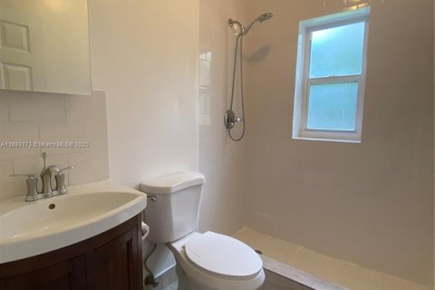 House in Miami, Florida 2 bedrooms, 80.27 sq.m. № 1946785 - photo 8