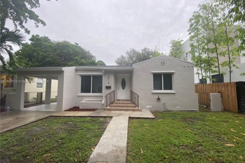 Villa ou maison à louer à Miami, Floride: 2 chambres, 80.27 m2 № 1946785 - photo 1