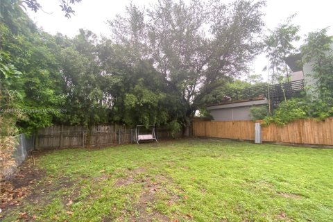Villa ou maison à louer à Miami, Floride: 2 chambres, 80.27 m2 № 1946785 - photo 3
